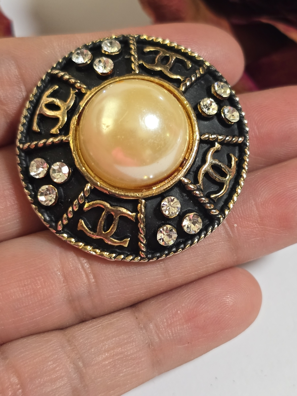 CHANEL ELEGANT VINTAGE Black and Gold Round Pearl-Style Button Earrings - Picture 2 of 7